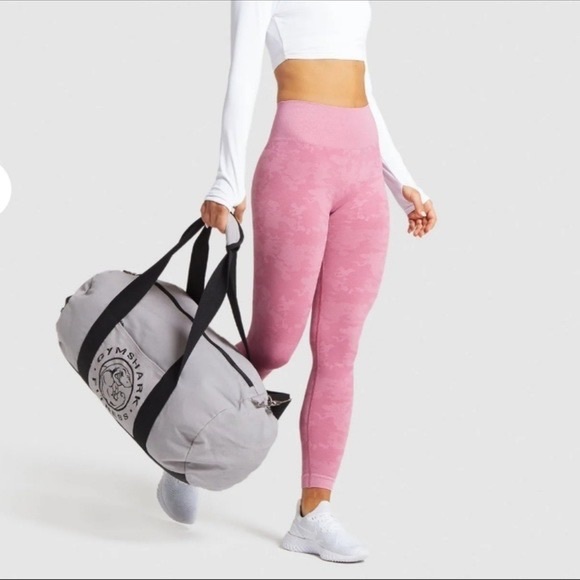 2Pc Baby Pink Camo Seamless Workout Set (long sleeve crop top + leggings) - Picture 3 of 7